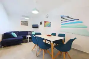 House Pixie Cabris, Балатонсемеш