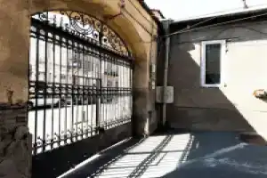Stones Throw Apartments, Тбилиси
