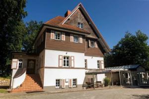 Hotel Lindequist Und Wald Hostel Sellin, Остзеебад Баабе