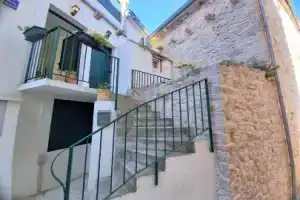 Megi Apartman, Супетар