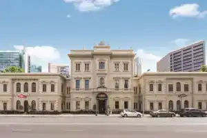 Adina Apartment Treasury, Аделаида
