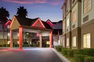 Мотель «Red Roof Inn Plus+ & Suites Savannah – i-95», Саванна