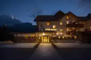 Hotel «Arlara», Корвара