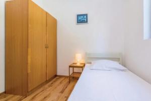 Amazing Apartment in Pinezici With 2 Bedrooms and Wifi, Pinezići