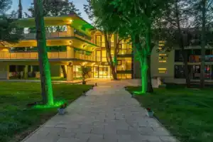 Отель «Queen Nelly Park», Китен