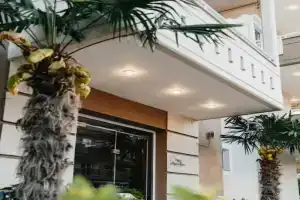 Angela Rooms, Лептокария