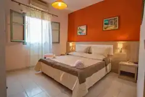 Dora I Studio - Cozy With bay View, Гайос