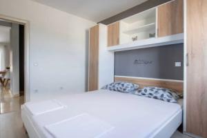 Lovely Apartment in Novalja near Sea Beach & Town Center, Новаля