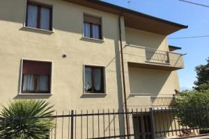 Valley View Apartment in Ameglia near Historical Center with Garden, Амелья