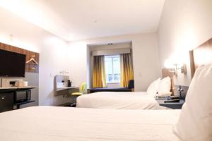 Microtel Inn & Suites By Wyndham Charlotte/Northlake, Шарлотт