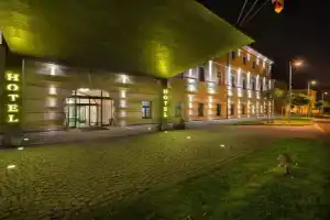 EA Hotel Tereziánský dvůr, Градец-Кралове