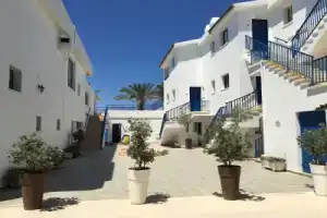Vrachia Beach Hotel & Suites - Adults Only, Пафос