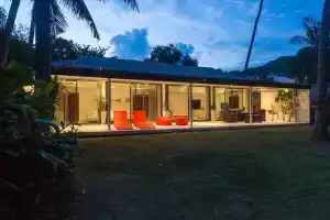 Beachfront Villa, Панва