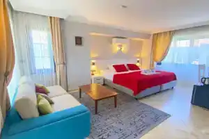 b&b Boutique Hotel, Дальян
