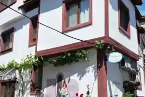 QMEYDANN, Айвалык