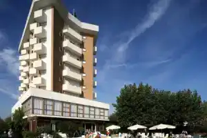 Alexandra Plaza Hotel, Риччионе