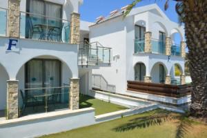 Caprice Spa Kosher Resort, Полис-Хрисохус
