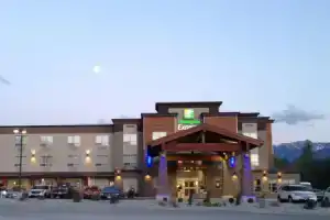 Holiday Inn Express Golden-Kicking Horse, an IHG Hotel, Голден