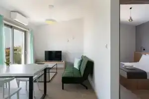 Sarah Luxury Rooms, Сивота