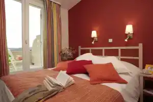 Provençal Studio Near the Beautiful bay of Saint-tropez, Гримо