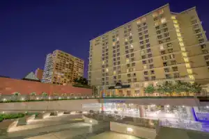 Omni Los Angeles Hotel California Plaza, Лос-Анджелес