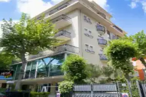 Hotel «Aria di Mare - Bed & Brunch in centro a Riccione», Риччионе