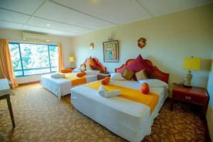 Brookside Resort by Earl's, Канди