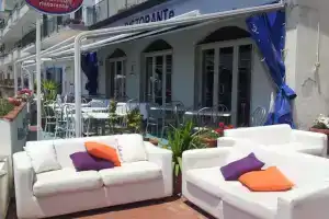 Hotel Miseno, Баколи