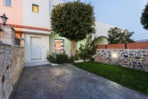 Sinatsakis Villas, Аделианос-Кампос