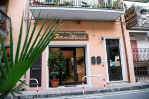 Ines bed and breakfast, Джиардини-Наксос