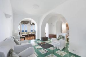 Estate4home -.villa San Montano, Масса Лубрензе