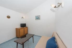 Apartments Carmen, Тисно