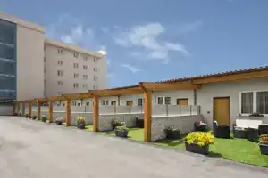 Simon Hotel, Помеция