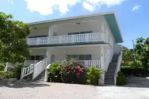 Divers Lodge Guest House, Бю Валлон