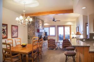 Trail's End Lodge at Deer Valley Resort - Two Bedroom Residence with Spa #405 2 Condo, Парк-сити