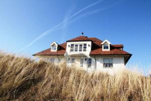 Luxurious Holiday Home With Billiards Table and Sauna, Atop the Dunes in De Koog, Де Коог