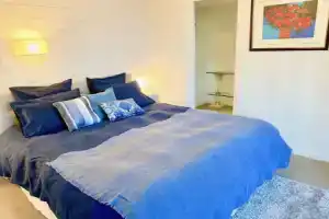Appartement Dans Villa rez de Jardin vue mer, Ментона