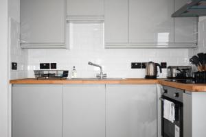 New 2 Bedroom Maisonette Next To Hove Station, Брайтон
