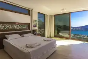 Villa West 2, Каш