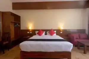 Seven Lakes Resort, Деурали