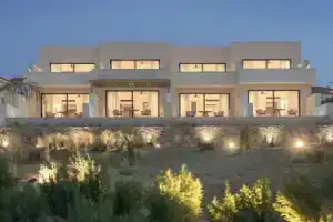 Seven Rocks Suites, Палиури
