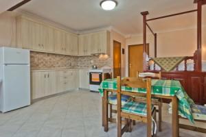 Fronis Studio A, Карпатос