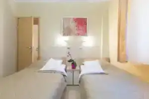Wing Club Hotel, Ягодина