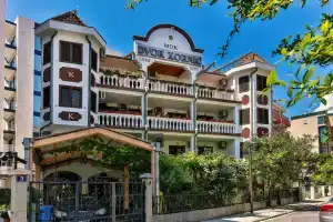 Villa Dvor Kornic, Будва