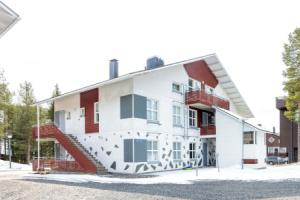 Modern 2-Unit Retreat up to 16 guests, Сиркка
