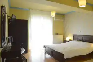 Guesthouse Vissinokipos - Biker Friendly - Motorradhotel, Кастория