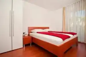 Sea-N-Sun Apartments, Бечичи
