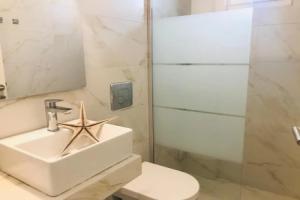 Sea view pension Violeta room1 for two, Парикия