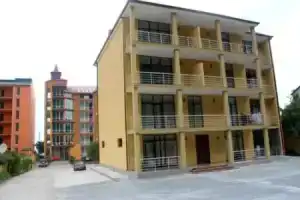 Lazuri Hotel, Квариати