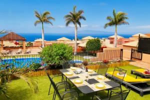 Villa mit Meerblick und Pool direkt am Golfplatz von Adeje, Адехе